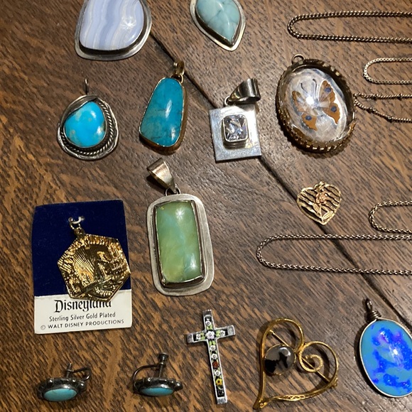 30 pc lot of assorted beautiful jewelry, sterling silver chains, pendants +more - Picture 6 of 8